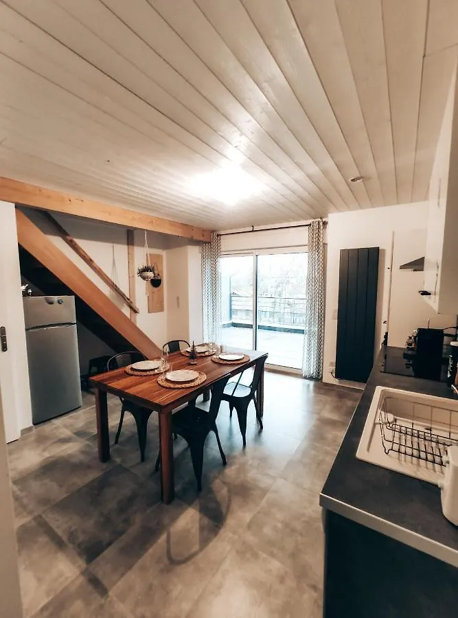 Le Verdi-A Cote De Geneve-Calme-Confortable-Wifi-Parking Apartment Neydens