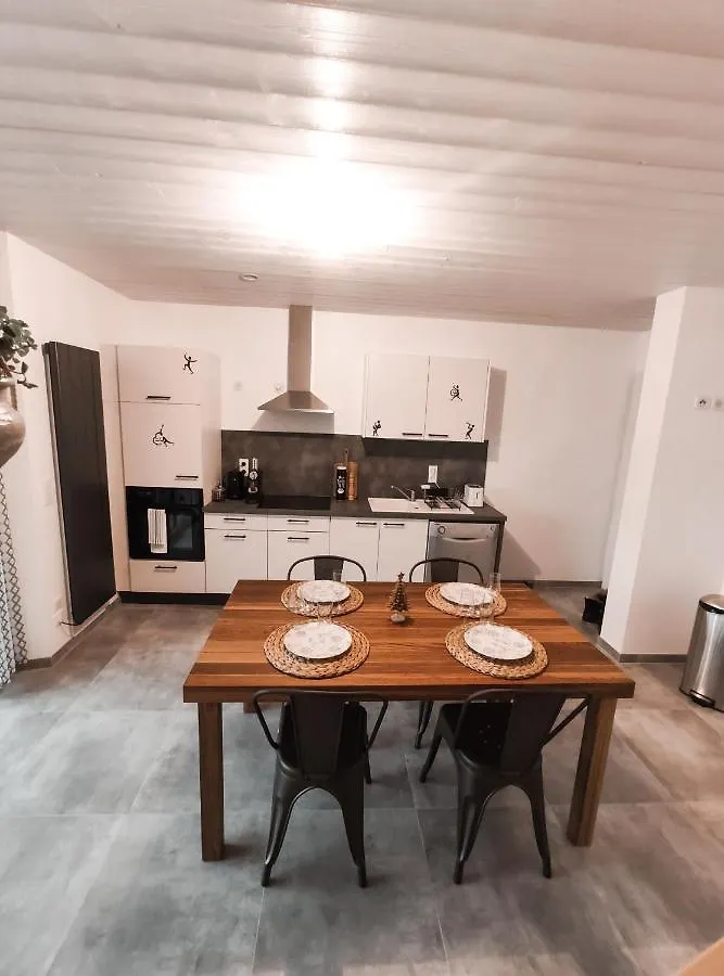 Le Verdi-A Cote De Geneve-Calme-Confortable-Wifi-Parking Apartment Neydens