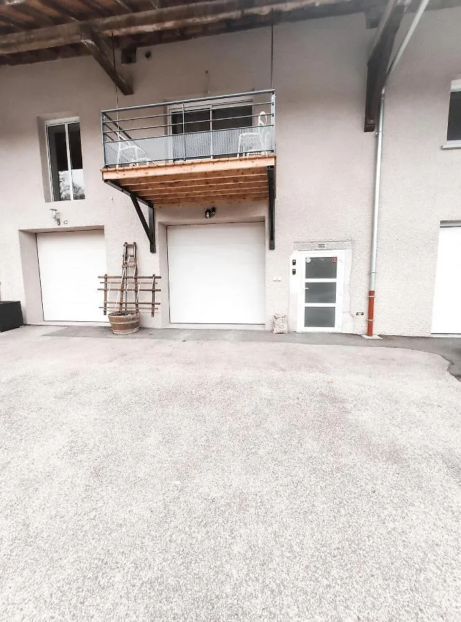 Le Verdi-A Cote De Geneve-Calme-Confortable-Wifi-Parking Apartment Neydens