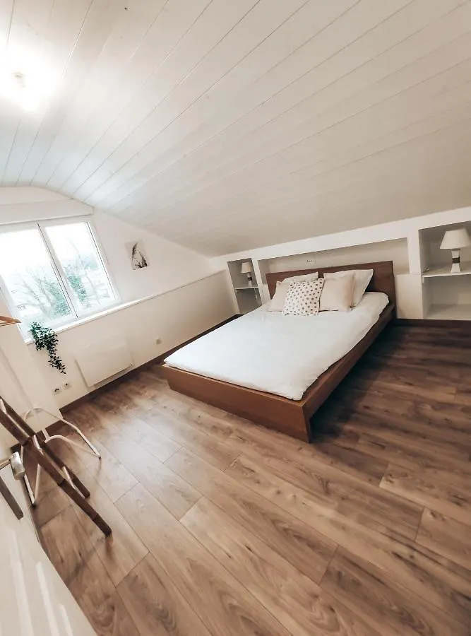 Le Verdi-A Cote De Geneve-Calme-Confortable-Wifi-Parking Apartment Neydens