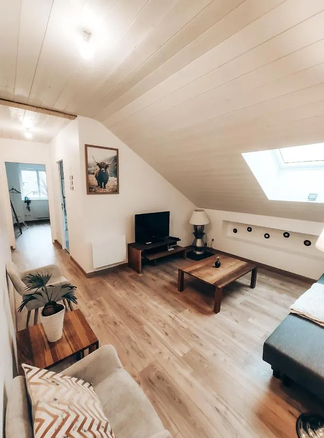 Le Verdi-A Cote De Geneve-Calme-Confortable-Wifi-Parking Apartment Neydens