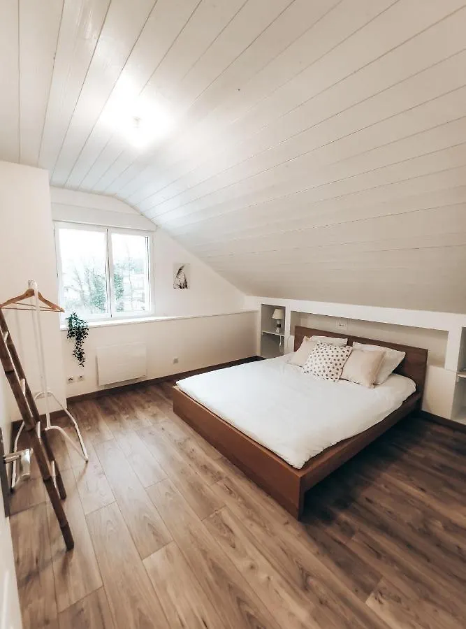 Appartement Le Verdi-à côté de GENEVE-Calme-CONFORTABLE-WIFI-Parking à Neydens