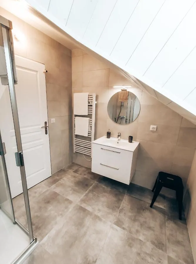 Appartement Le Verdi-à côté de GENEVE-Calme-CONFORTABLE-WIFI-Parking à Neydens France